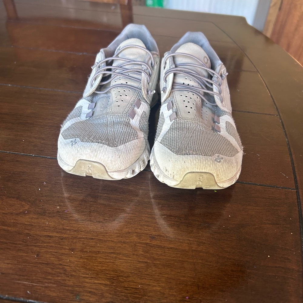 On Running Kids Sneakers in Light Gray with White Accents - Picture 2 of 3